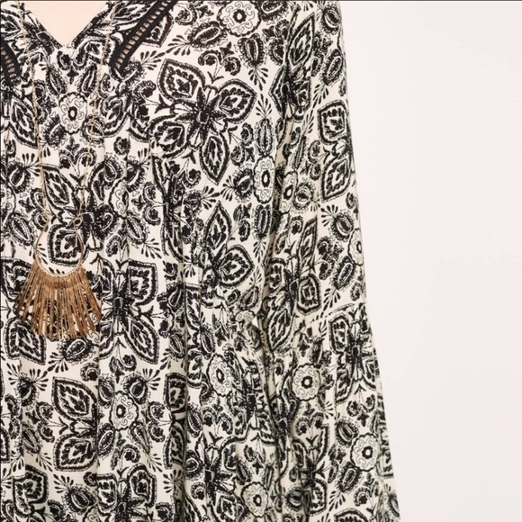 Eri + Ali Black and White Floral Blouse~M - Picture 3 of 8